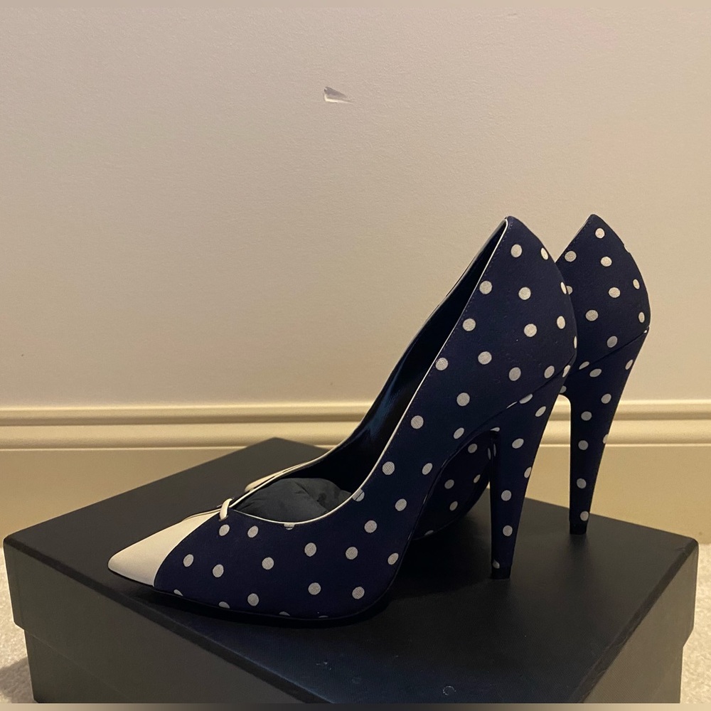 Saint Laurent Lola Pointed Toe Pump - Picture 2 of 7